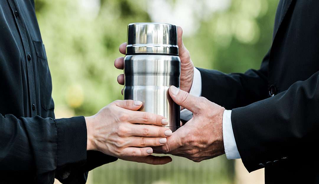 hamvasztás-urnaelvitel